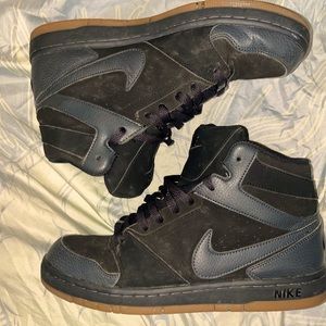 Black nike high tops great condition